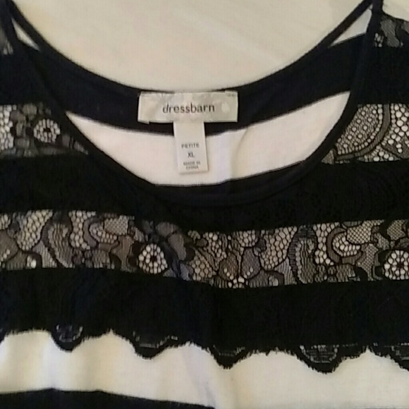 🌺Dress Barn tank with lace - Picture 2 of 2